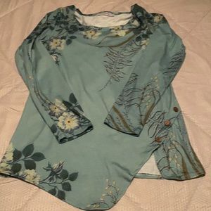😎EUC Floral Top